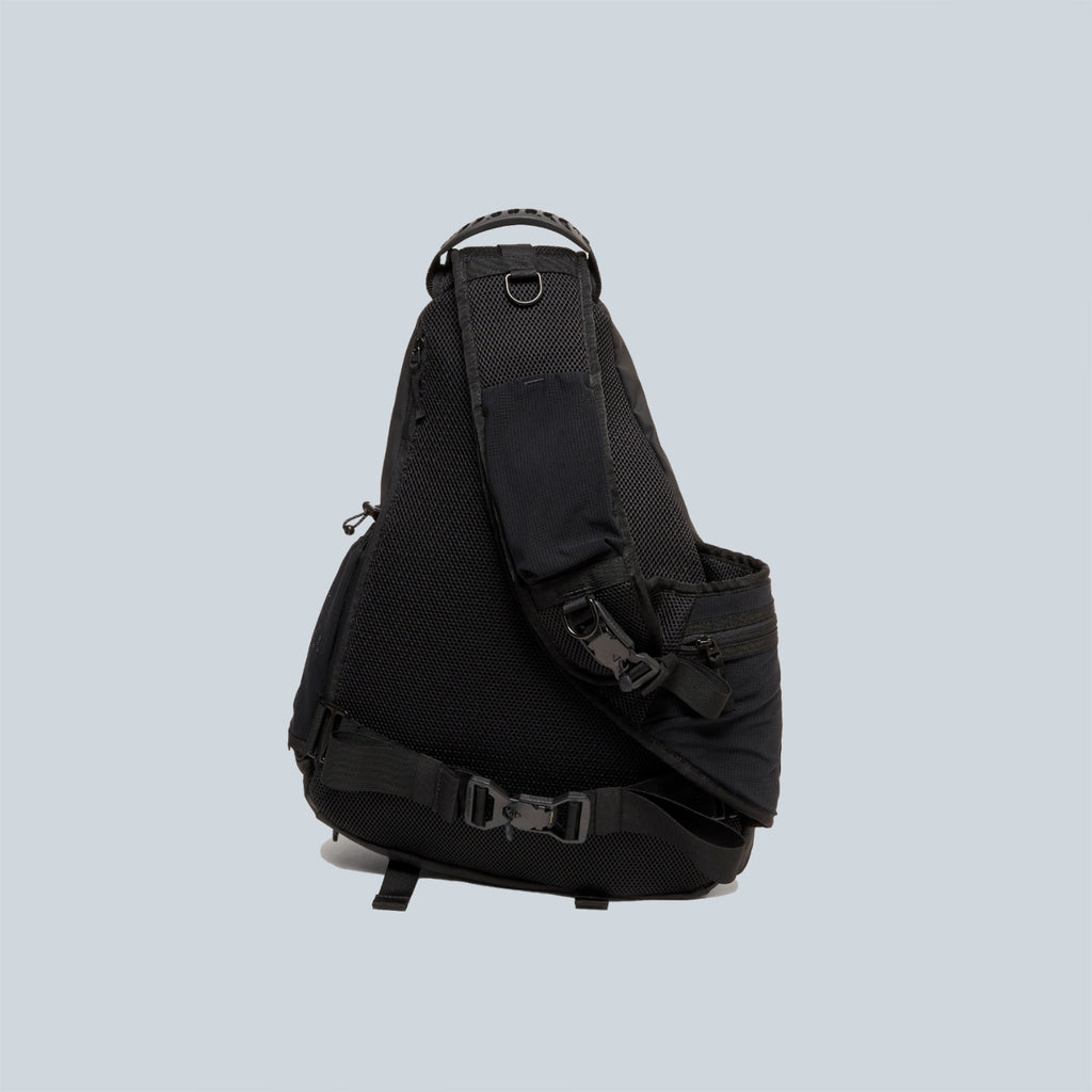 LATITUDE SLING PACK - BLACKOUT