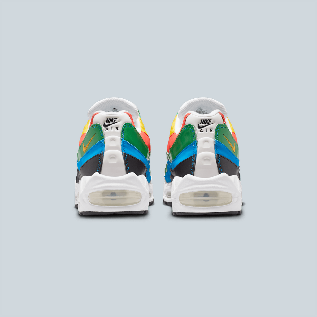 Vue arrière de la Nike Air Max 95 Olympics montrant le logo Nike Air brodé et les détails réfléchissants.