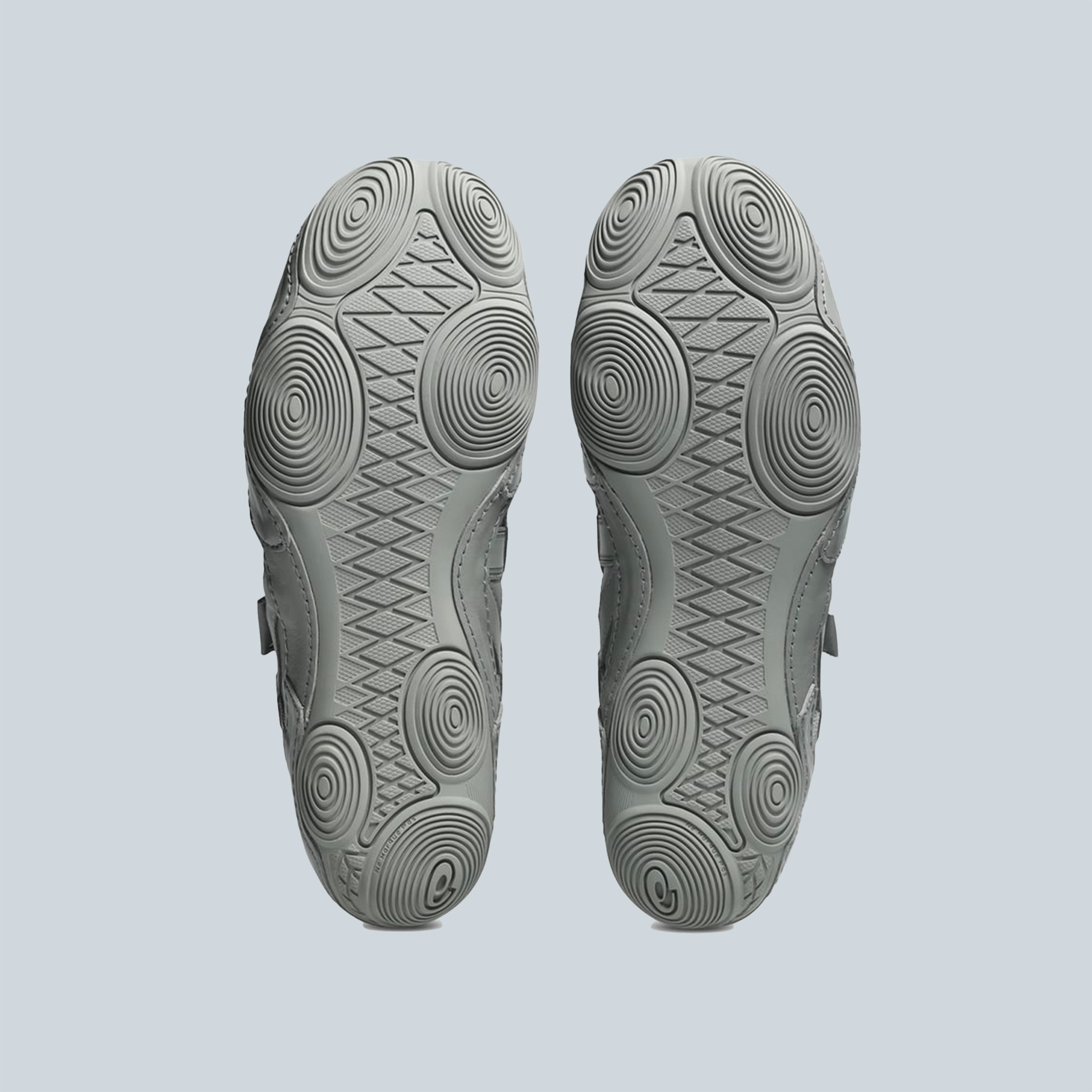 Zoom sur la semelle technique et l'amorti de la collaboration ASICS x ISSEY MIYAKE