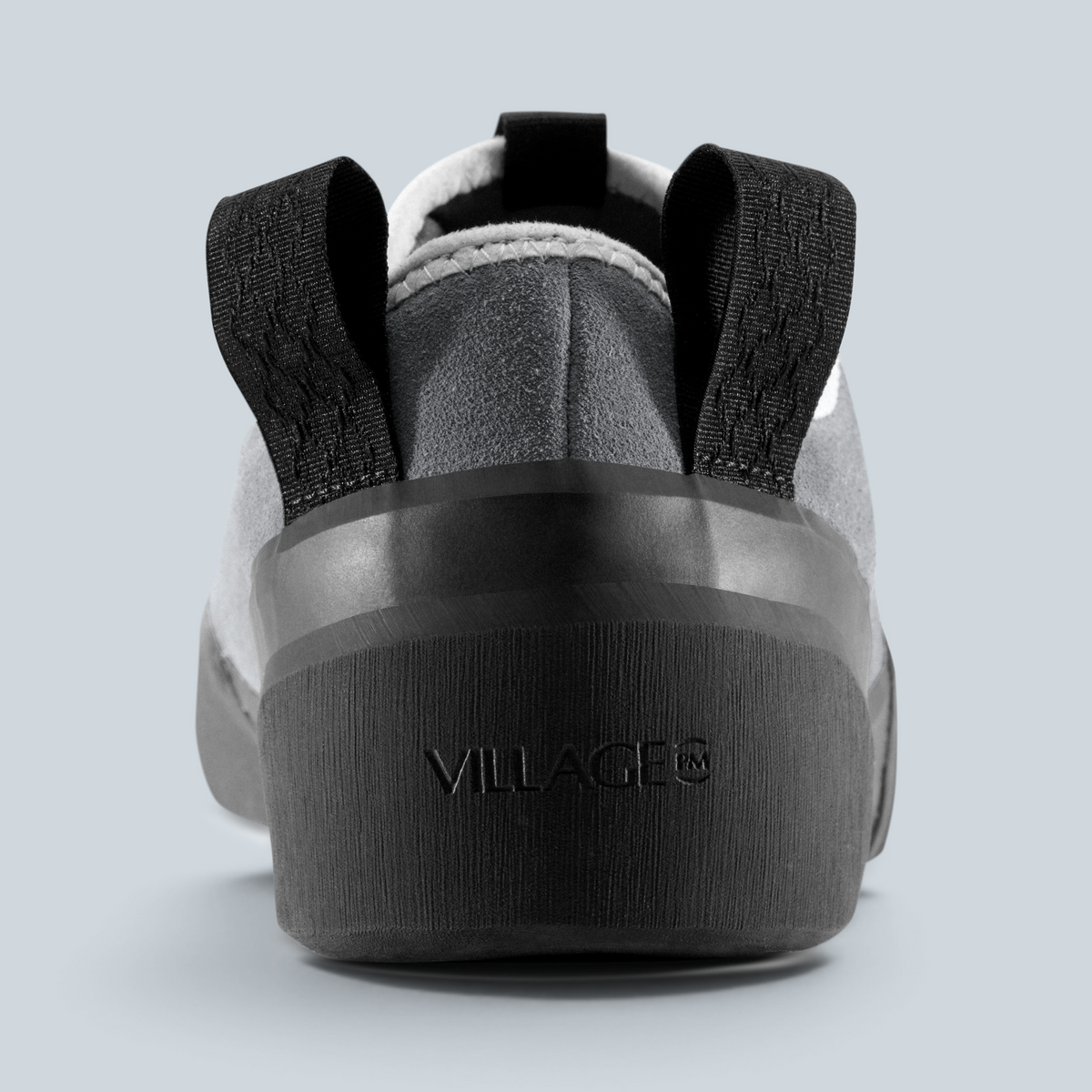 Vue arrière de la sneaker basse Saison 1PM en cuir suédé gris avec semelle noire Natural Black et tirettes