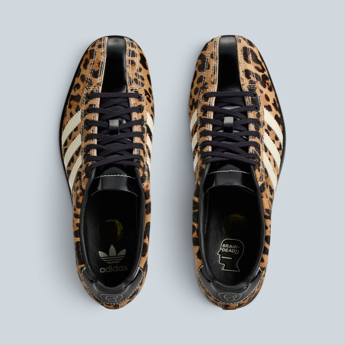 Chaussures de bowling Saison adidas x Brain Dead en cuir imprimé léopard avec détails noirs et blancs