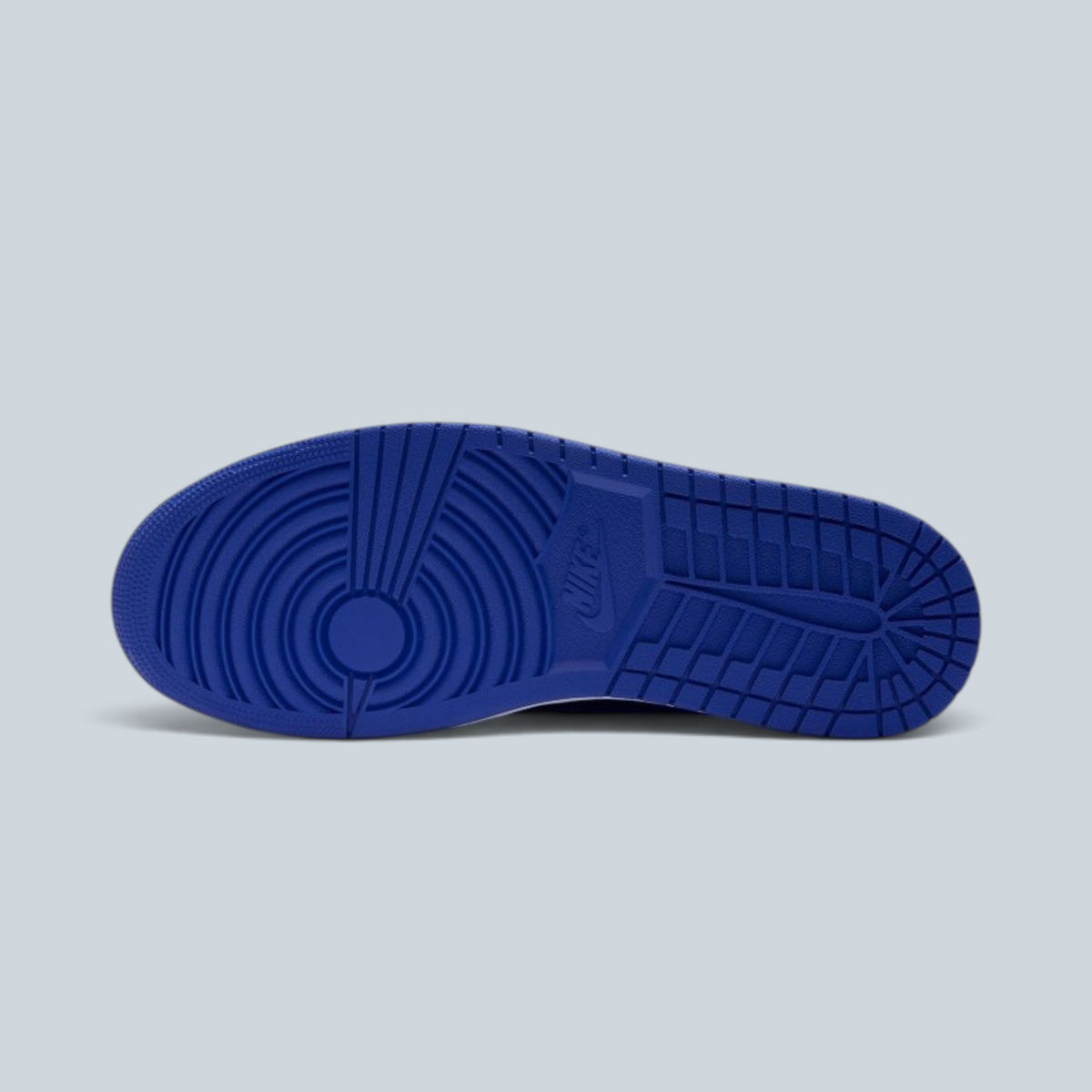 Semelle extérieure en caoutchouc bleu de la basket Saison Air Jordan 1 High OG avec motif de traction circulaire