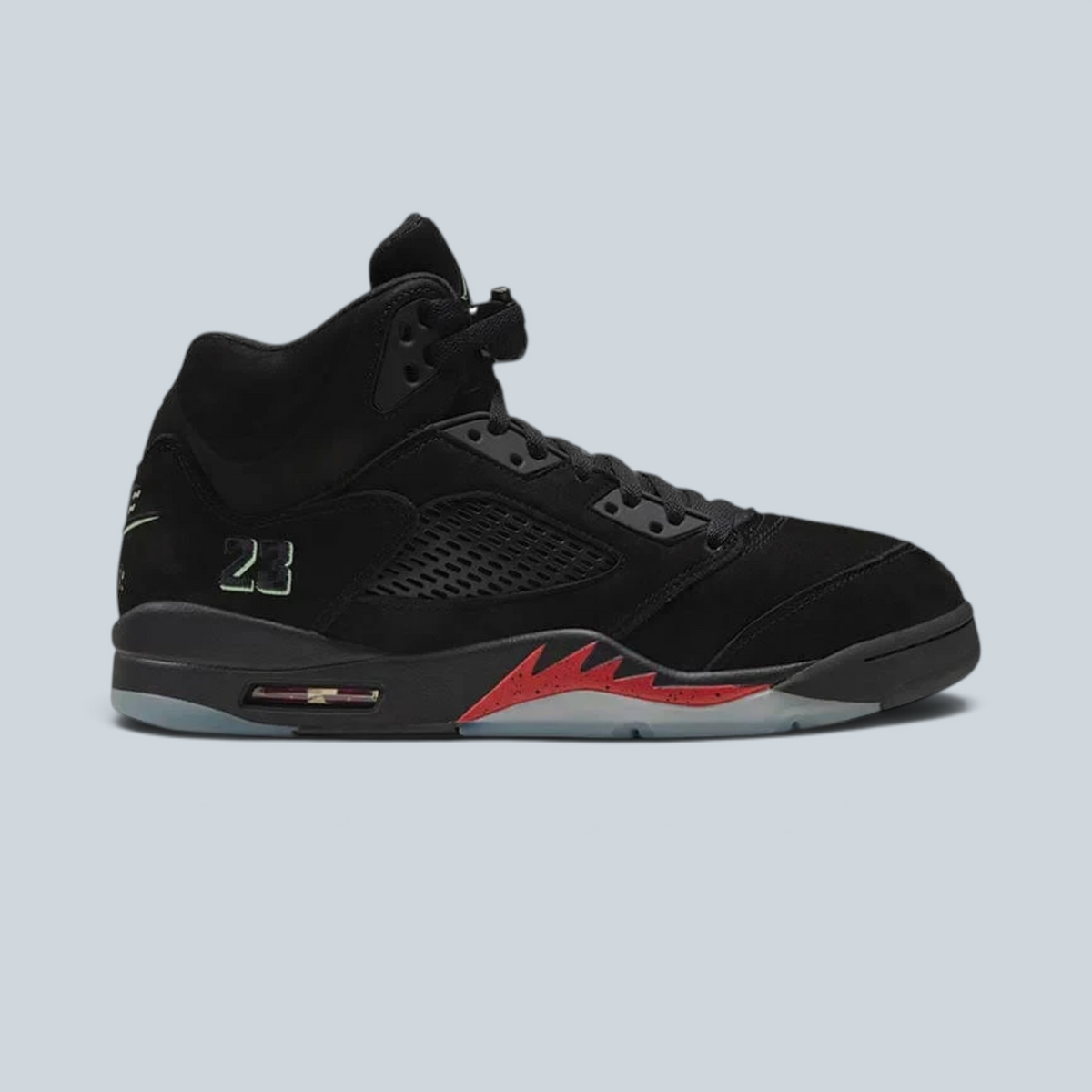 Baskets Saison Air Jordan 5 Retro OG en cuir noir avec détails rouges et semelle translucide phosphorescente