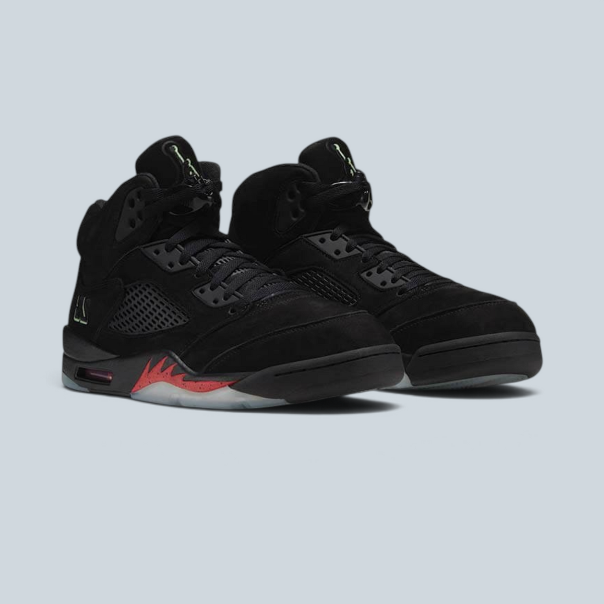 Baskets Saison Air Jordan 5 Retro OG en cuir noir avec accents rouge picante et détails phosphorescents