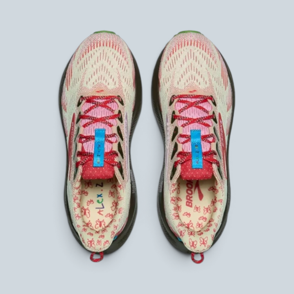 Chaussures de trail Saison Alex Zono x Brooks Ghost en mesh technique rouge coquelicot et terre cuite, vue de dessus