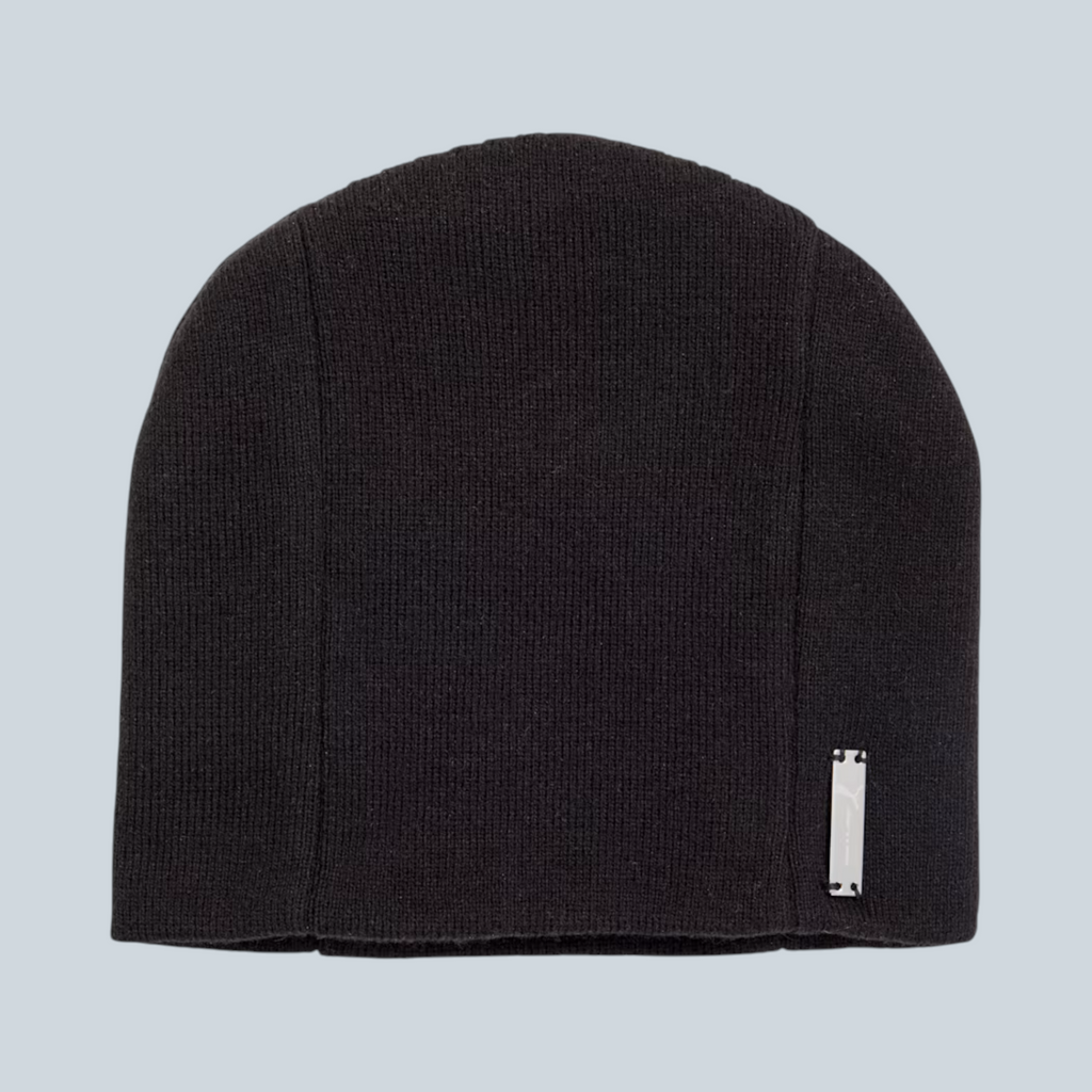 Bonnet en maille noir Saison x PUMA J.L-A.L avec plaque métallique décorative sur le côté