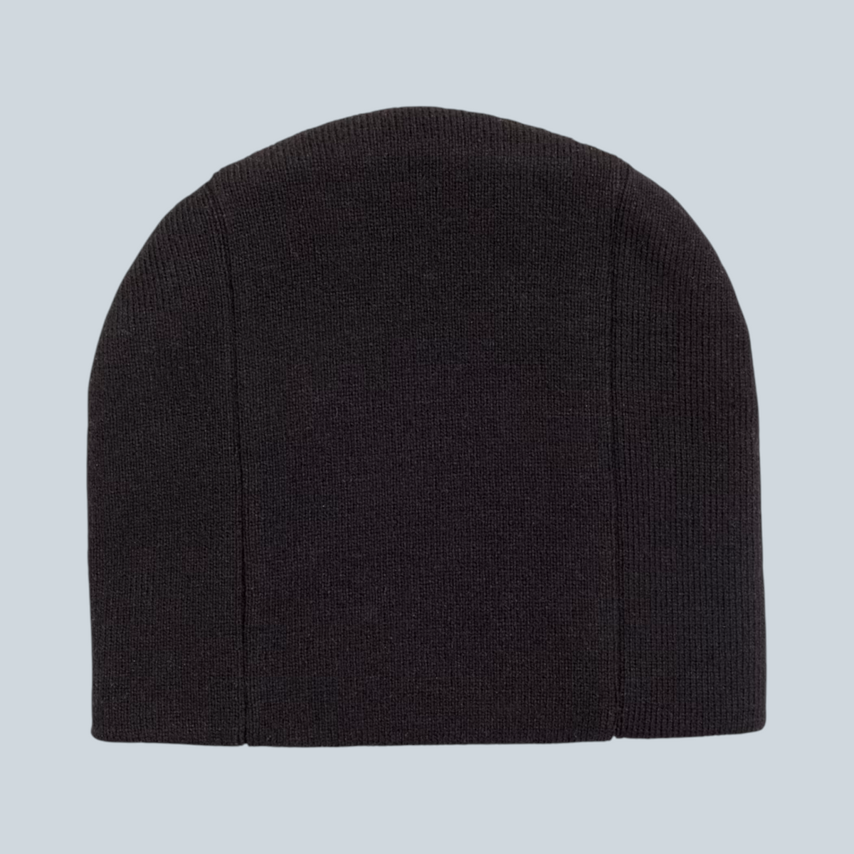 Bonnet en maille noir Saison x PUMA, coupe près du crâne, design minimaliste pour un style urbain.
