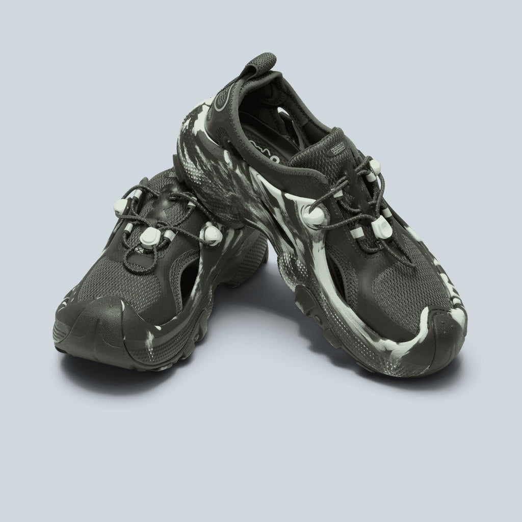 Baskets Saison Brain Dead x Crocs Trailbreak 2 vert foncé avec tige en mesh et détails effet marbré