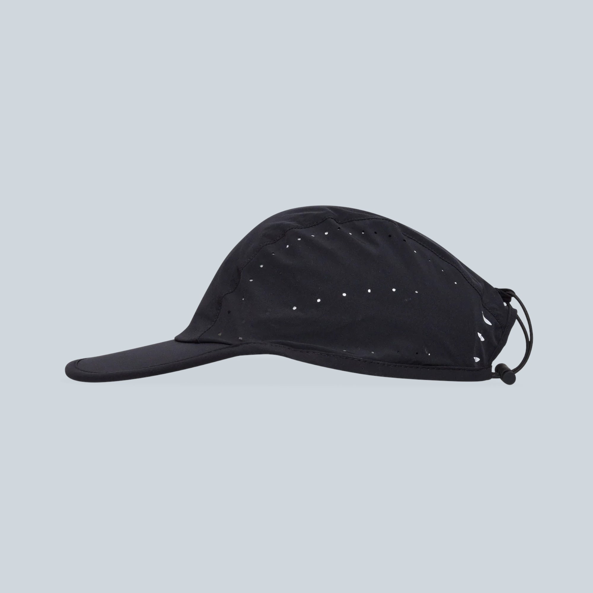 Casquette de running noire Saison en nylon extensible avec perforations respirantes et cordon de serrage arrière