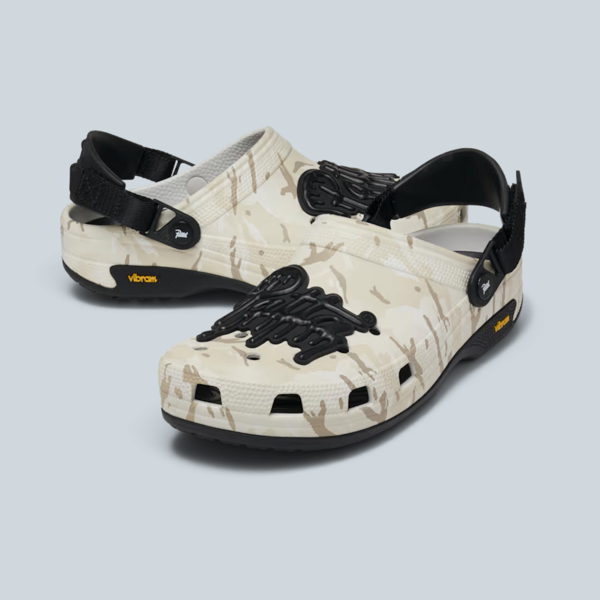 Sabots Saison Classic Clog couleur Almost White avec motif camouflage, bride arrière noire et semelle Vibram