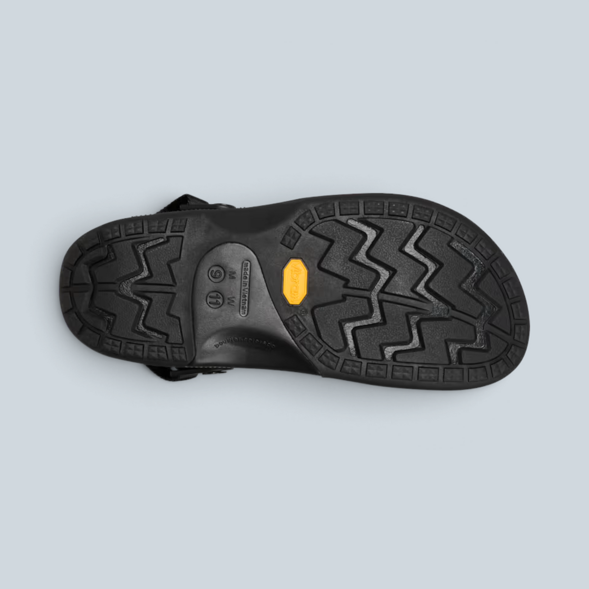 Vue de dessous de la semelle noire antidérapante Vibram du sabot Saison Classic Clog en mousse Croslite