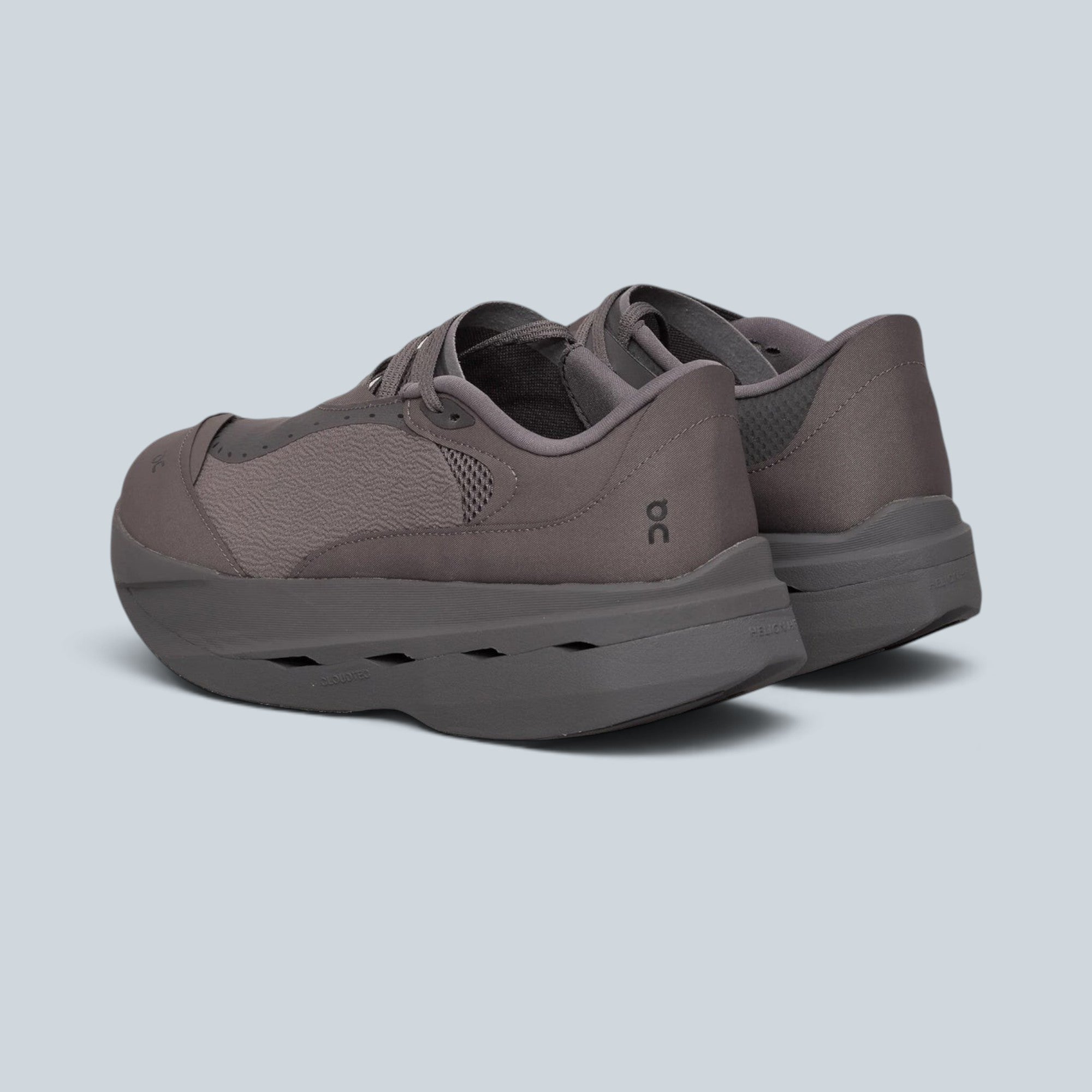 Chaussures de running Saison Cloudboom Volt PAF en mesh technique gris foncé avec semelle épaisse Helion