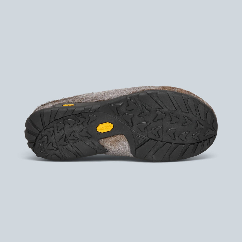 Semelle extérieure crantée Vibram noire du sabot Saison Fedaia en cuir de veau marron délavé