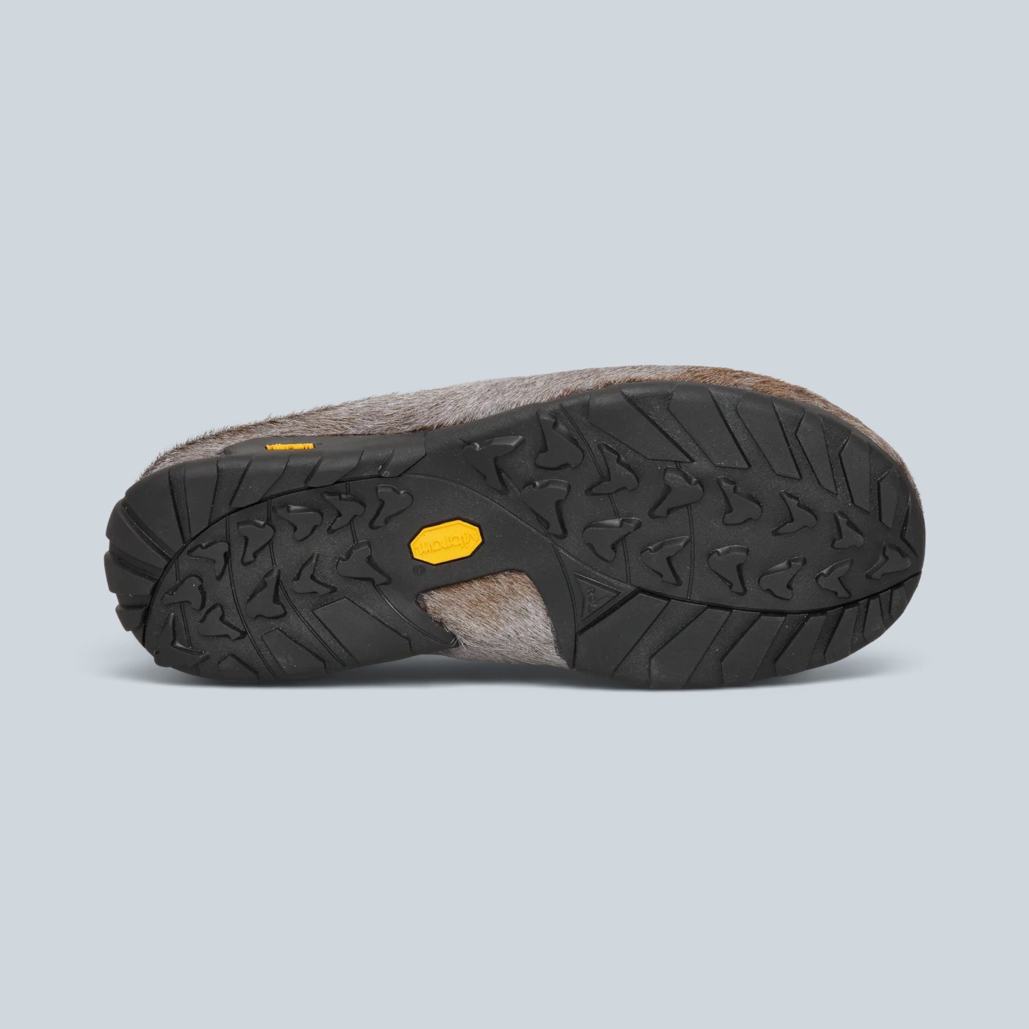 Semelle extérieure crantée Vibram noire du sabot Saison Fedaia en cuir de veau marron délavé