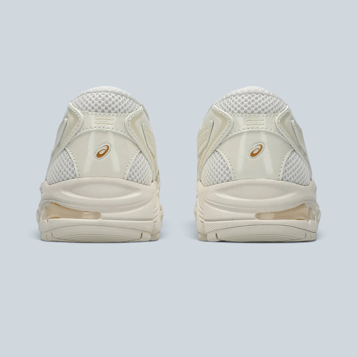 Vue arrière des baskets Saison GEL-DS TRAINER SP couleur crème et vanille avec mesh respirant et amorti GEL au talon