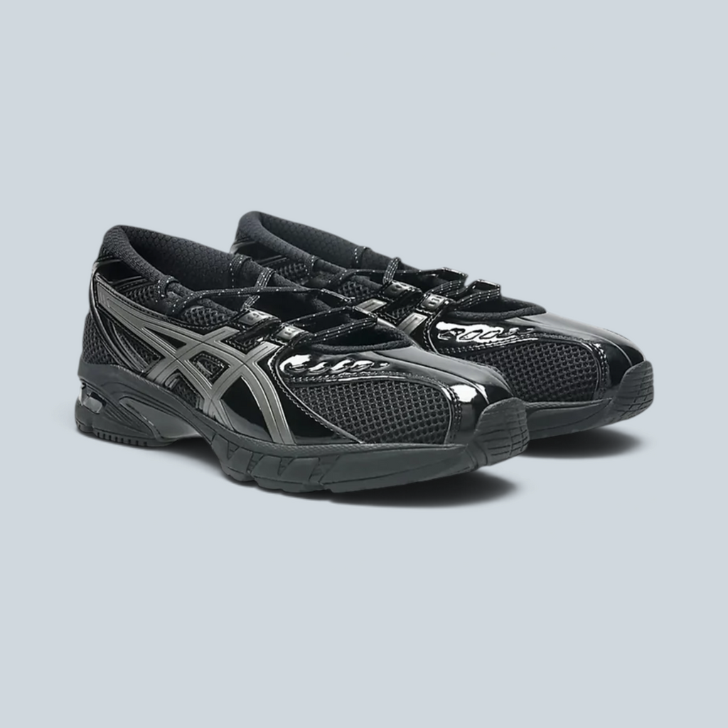 Baskets Saison GEL-DS TRAINER SP noires et gris acier, mélange de mesh et synthétique avec amorti GEL au talon.