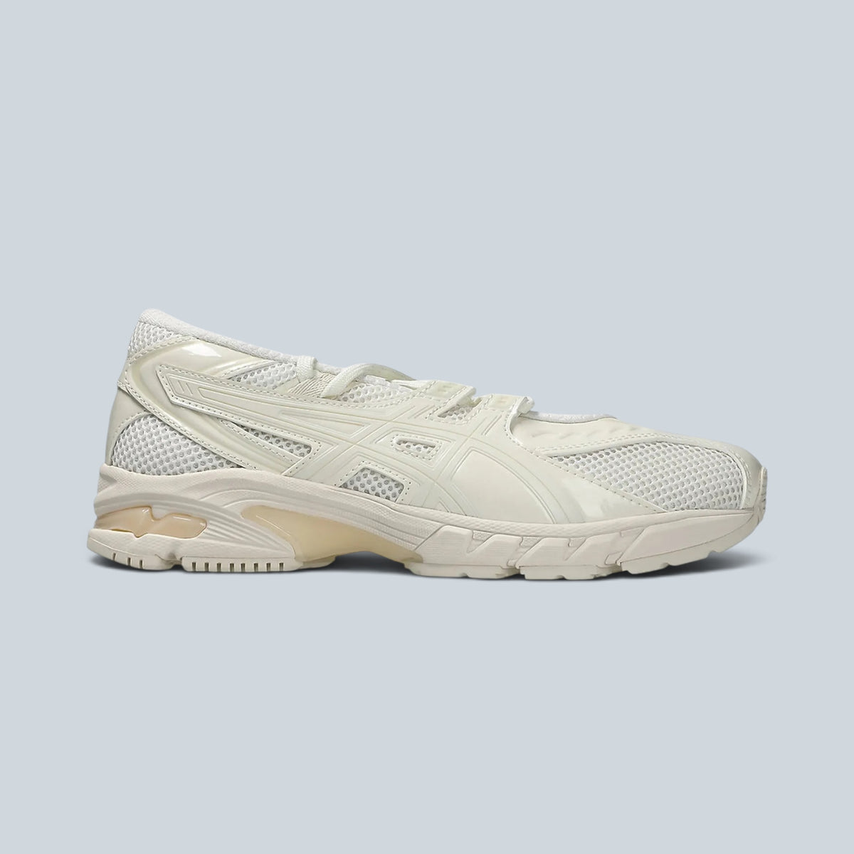 Baskets Saison GEL-DS TRAINER SP couleur crème et vanille avec empeigne en mesh et détails synthétiques métallisés