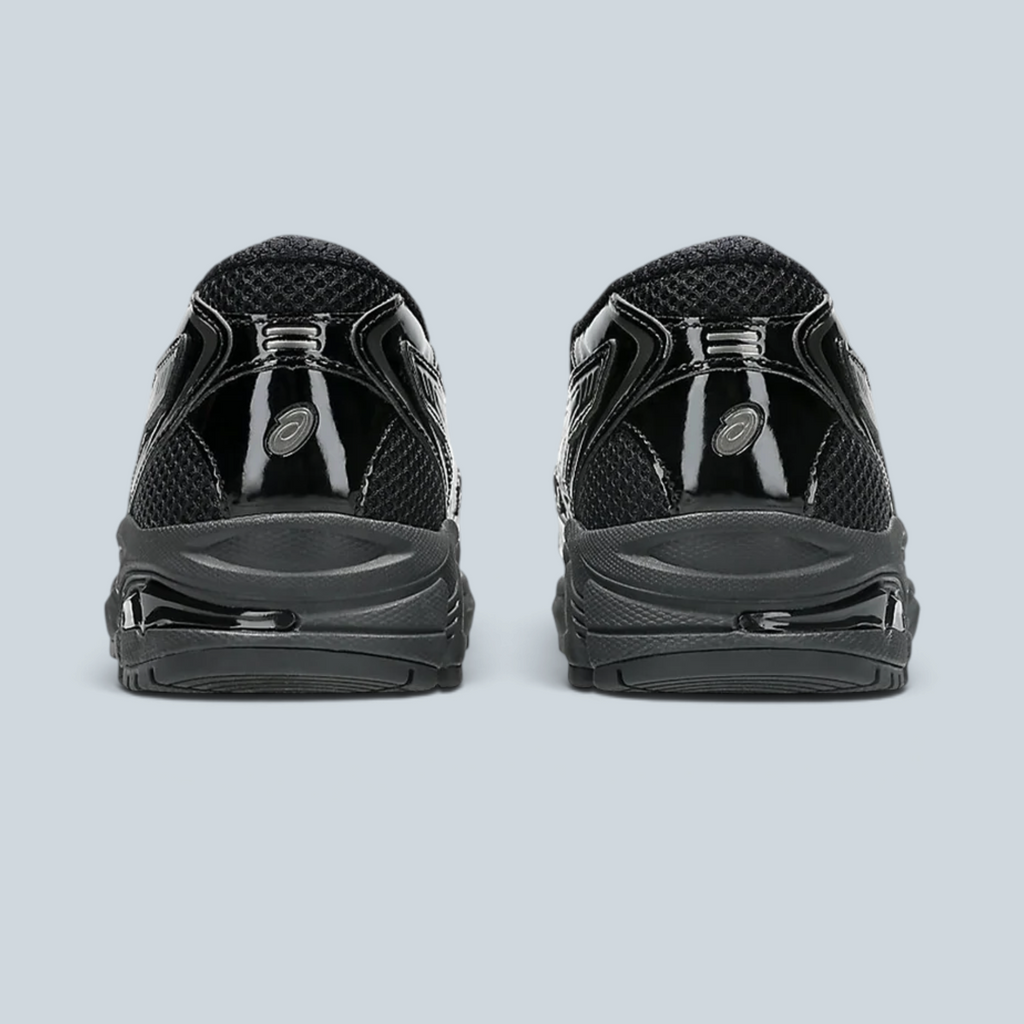 Vue arrière des baskets Saison GEL-DS TRAINER SP noires et gris acier avec tige en mesh et amorti GEL au talon