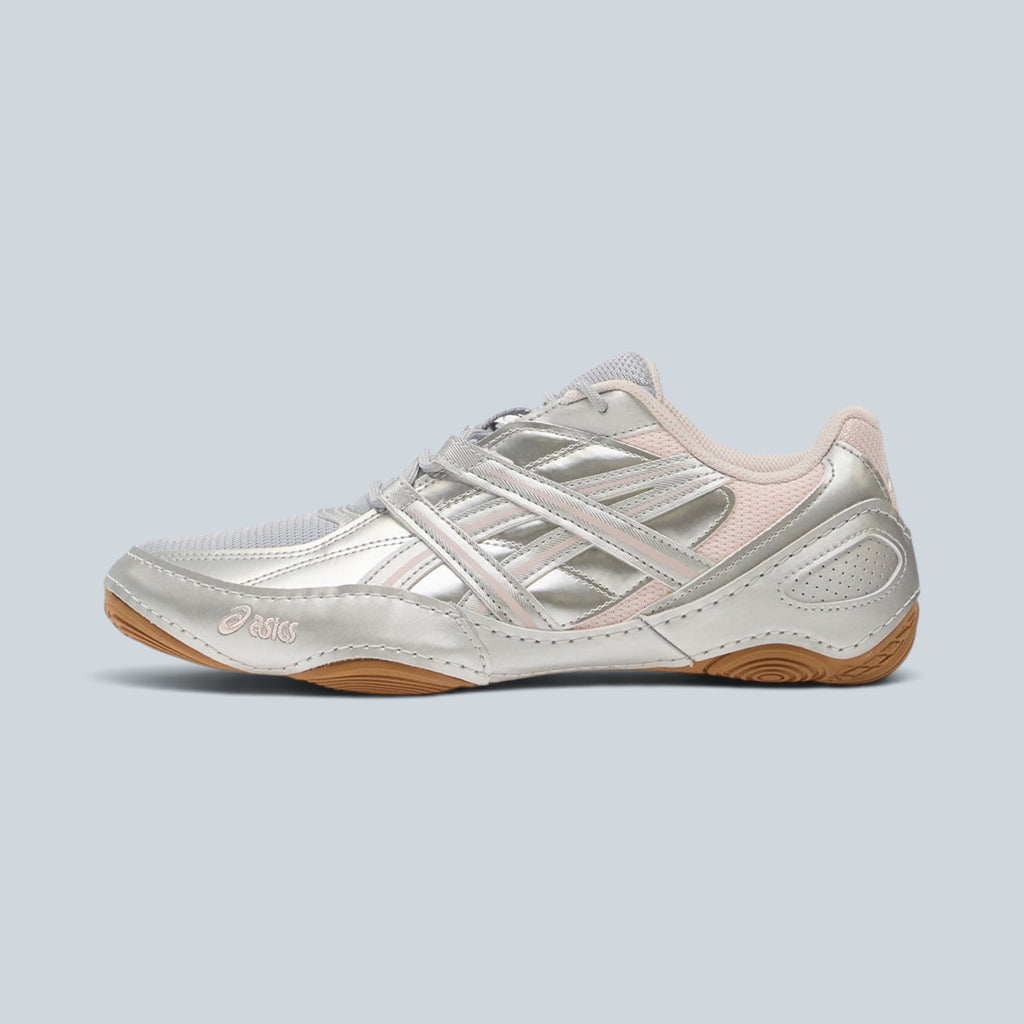 Baskets Saison HYPERSYNC en cuir et mesh gris métallisé avec détails rose pâle et semelle en gomme