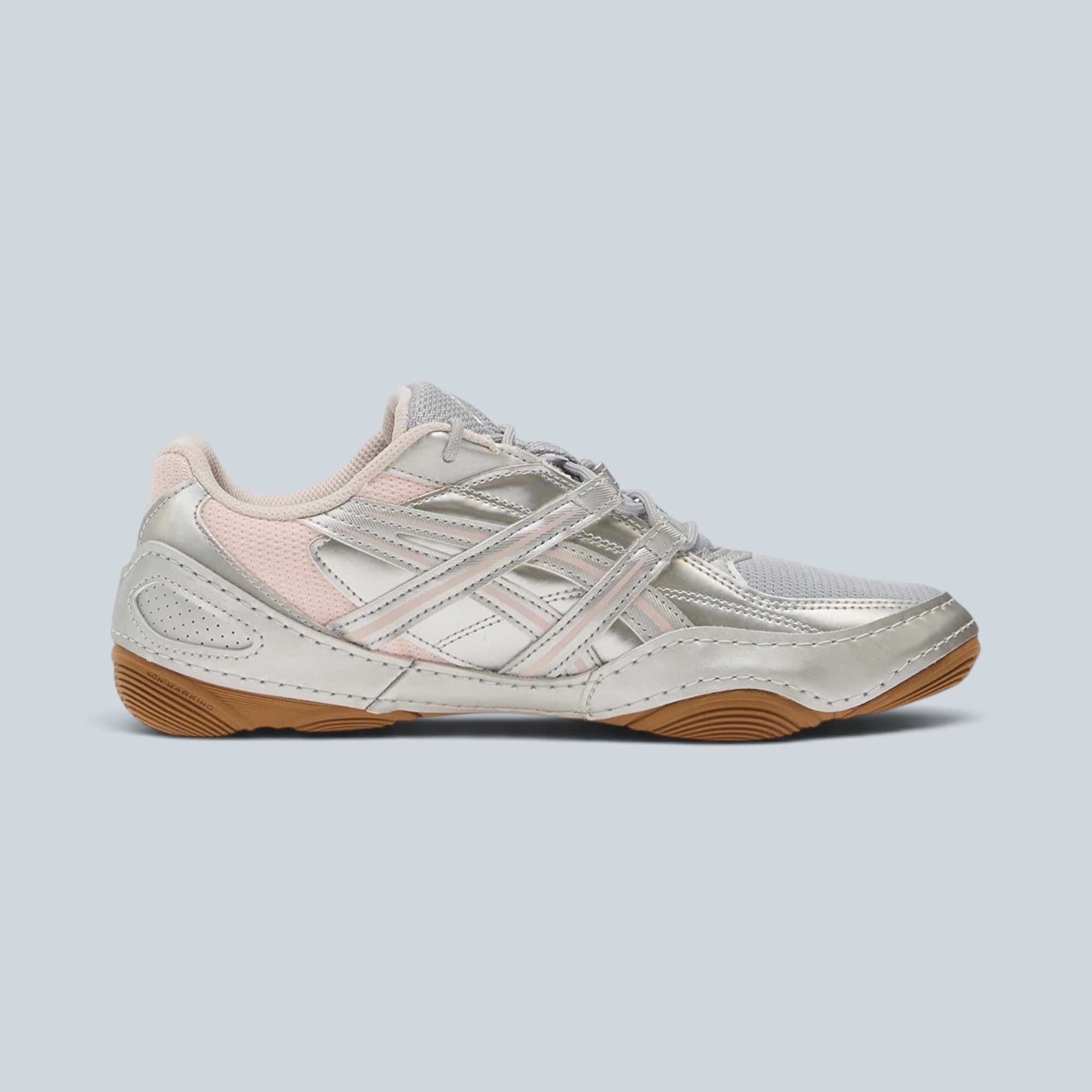Baskets Saison Hypersync en cuir et mesh gris métallisé avec détails rose pâle et semelle en gomme