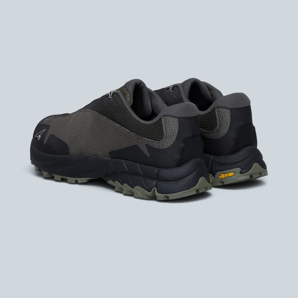 Vue arrière des chaussures de trail Saison KUNA TRAIL vertes avec semelle Vibram robuste