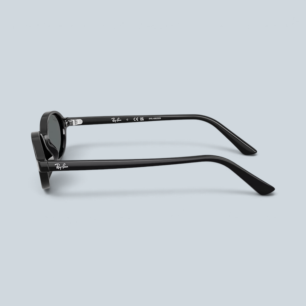 Lunettes de soleil Saison RB4472 ovales noires avec verres polarisés gris, vue latérale de la monture légère