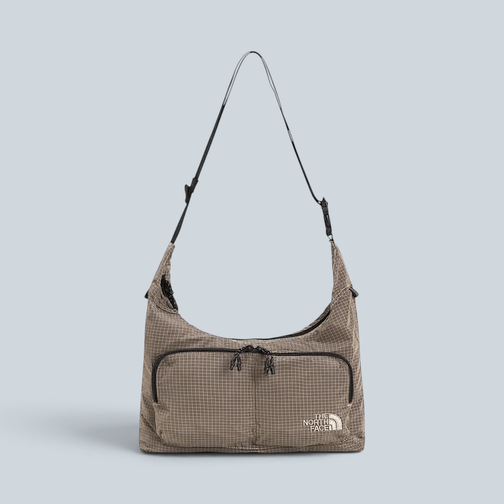 Sac bandoulière Saison Never Stop en tissu quadrillé couleur garnet avec fermeture zippée et logo The North Face