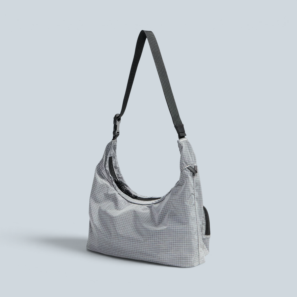 Sac bandoulière Saison Never Stop gris clair à motif quadrillé avec sangle noire réglable