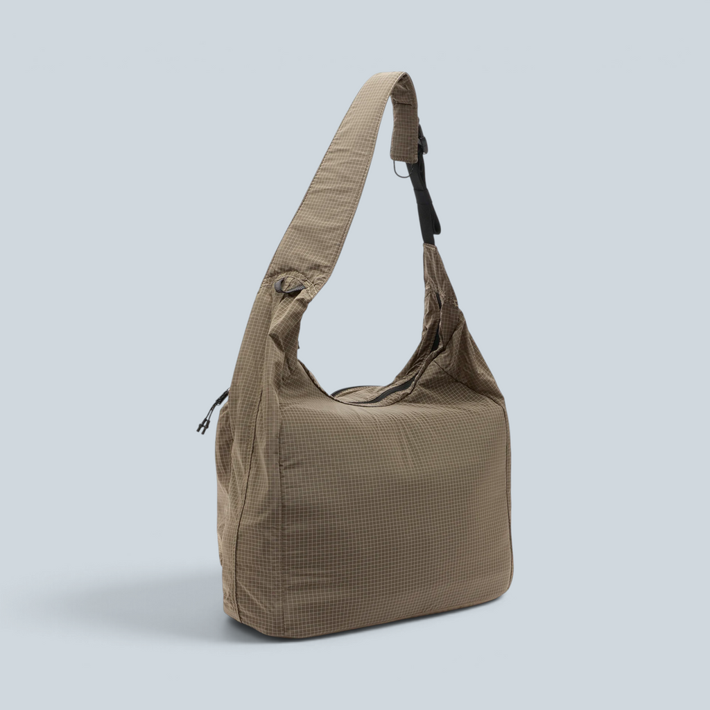 Sac cabas Saison Never Stop en tissu technique quadrillé couleur garnet avec bandoulière réglable