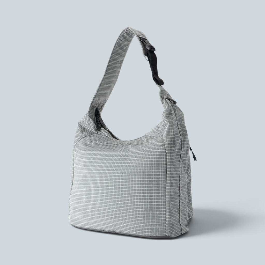 Sac cabas Saison Never Stop gris clair avec motif quadrillé et bandoulière réglable à boucle