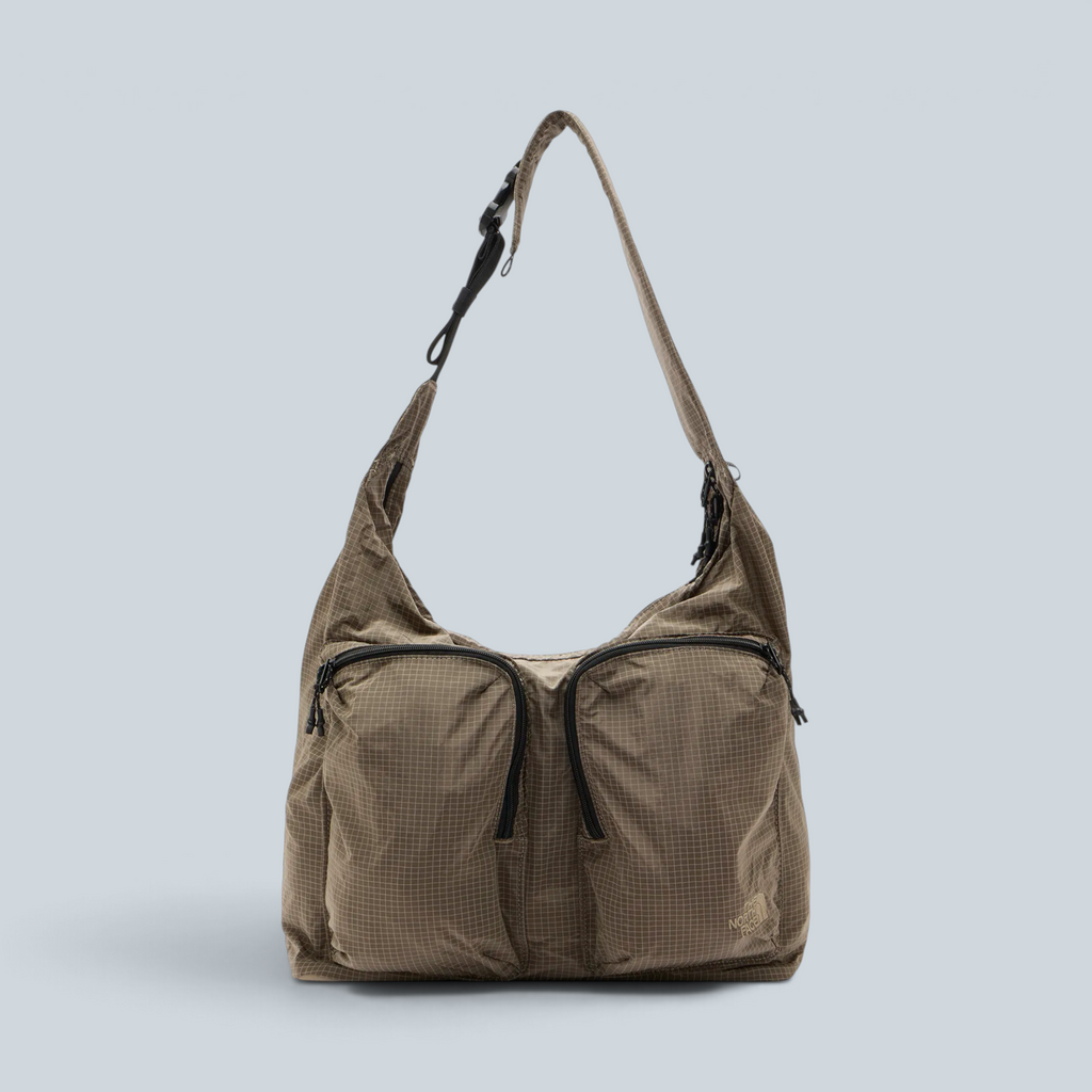 Sac cabas Saison Never Stop en nylon quadrillé couleur grenat avec poches zippées frontales et bandoulière réglable