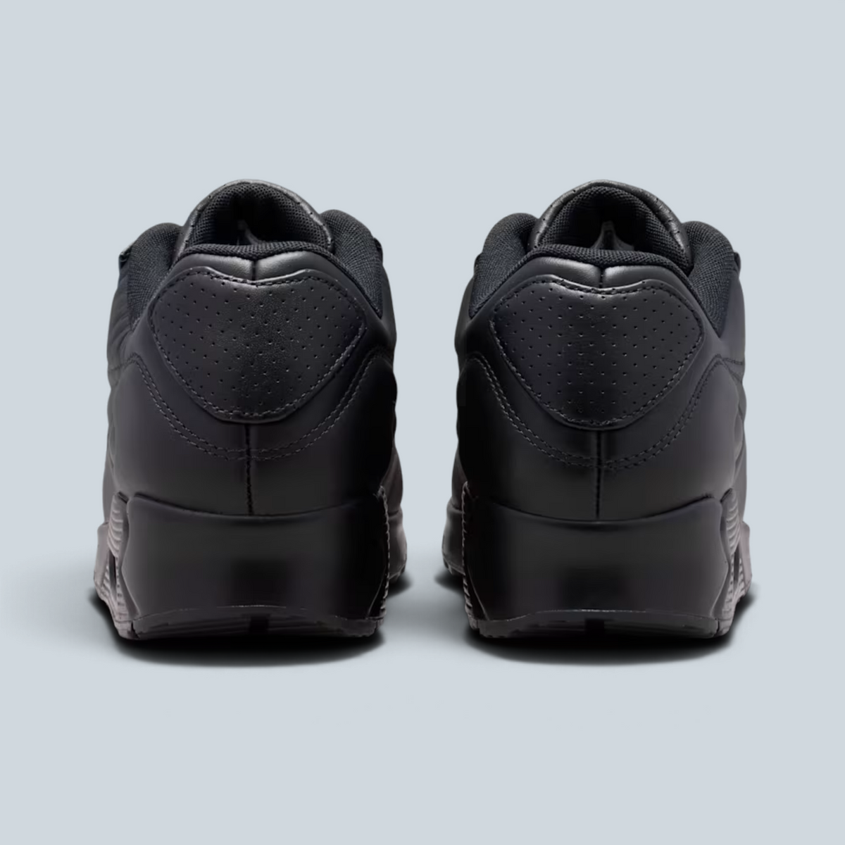 Vue arrière des baskets Saison Nike Air Max 90 SP noires avec amorti Max Air visible et semelle extérieure gaufrée.