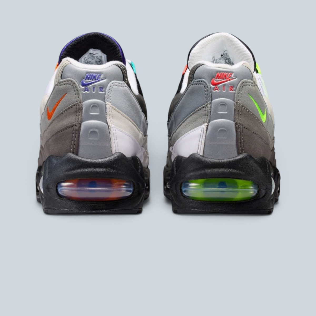 Vue arrière des baskets Saison Nike Air Max 95 Greedy avec design asymétrique, daim, mesh et unités Max Air colorées