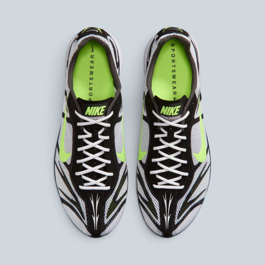 Chaussures de running Saison Nike Zoom Streak 3 blanches et noires avec détails vert volt et lacets blancs