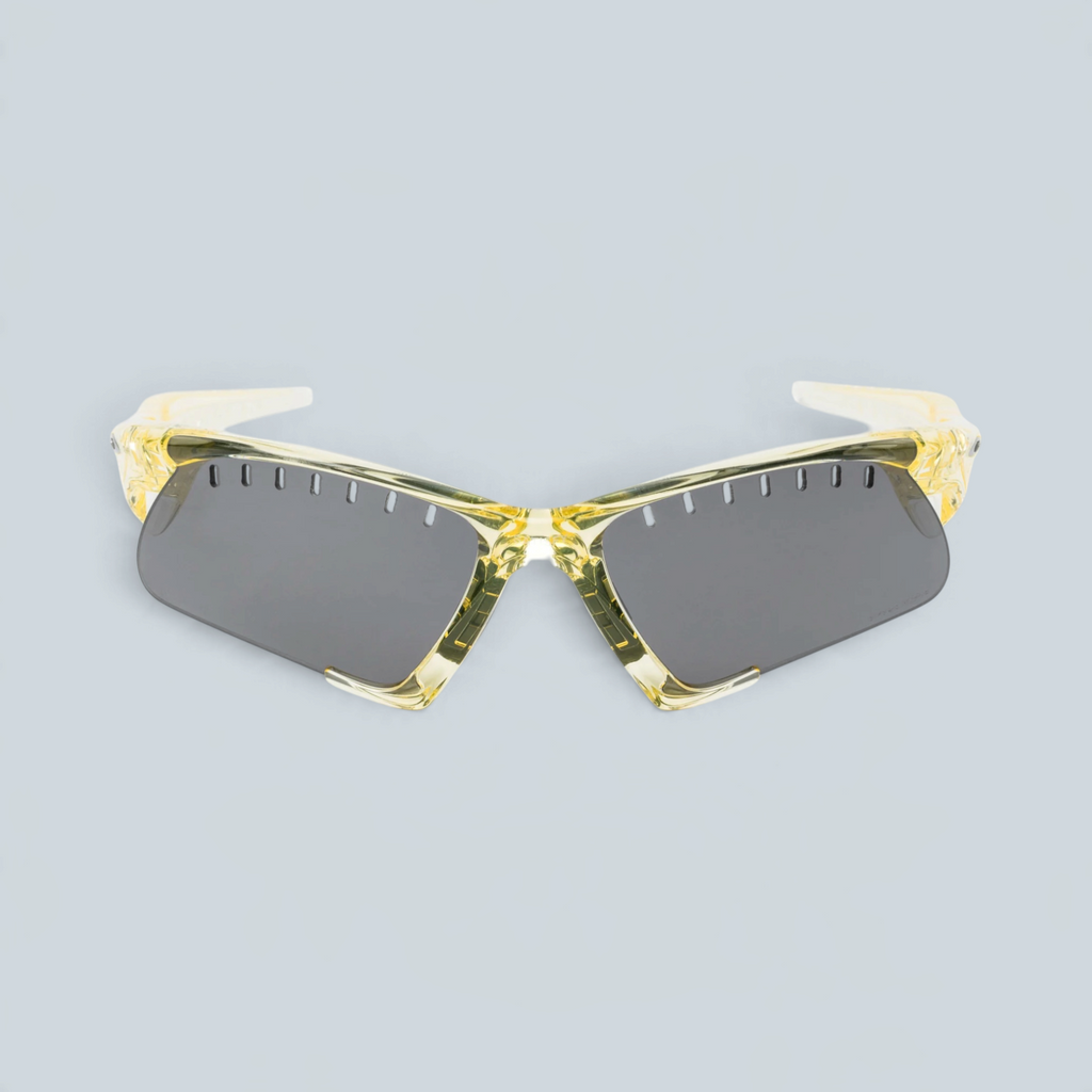 Lunettes de soleil Saison Oakley x Satisfy Suture Jacket avec monture jaune translucide et verres Prizm noirs ventilés