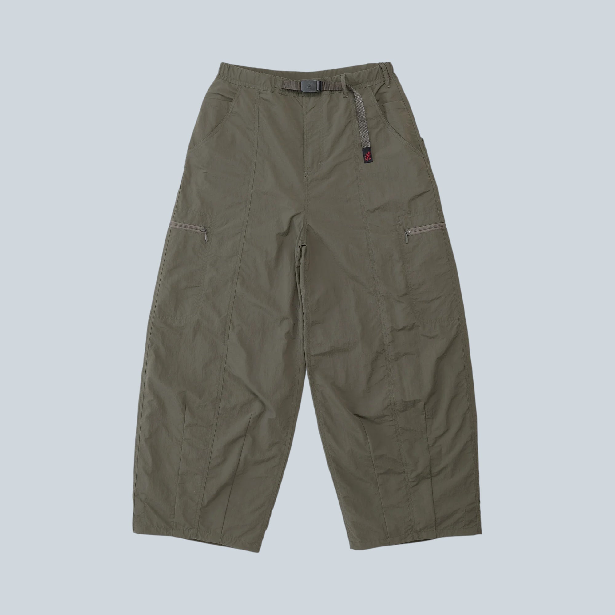 Pantalon balloon Saison en nylon recyclé couleur olive brûlé avec ceinture intégrée et poches zippées