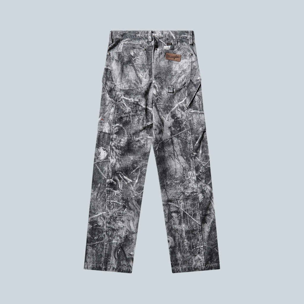 Pantalon cargo Saison ROA x Wrangler en denim gris foncé avec délavage à motif camouflage et poches arrière