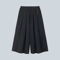 Pantalon évasé noir Saison en nylon recyclé avec ceinture intégrée et plis marqués