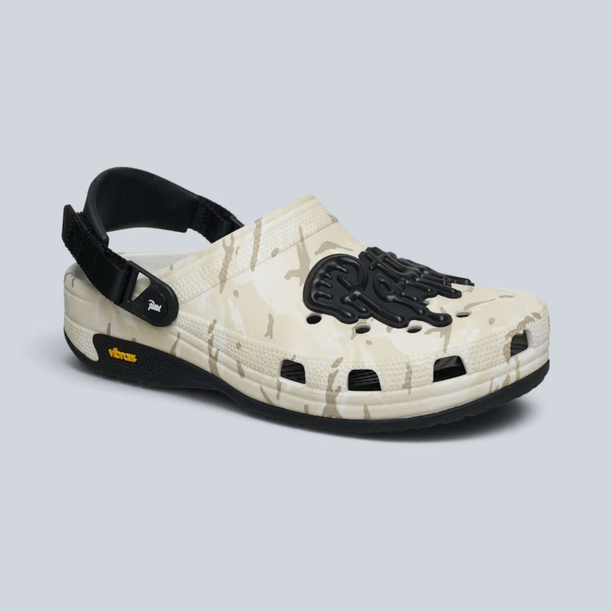 Sabot Saison Classic Clog blanc cassé à motif camouflage avec bride noire ajustable et semelle extérieure Vibram