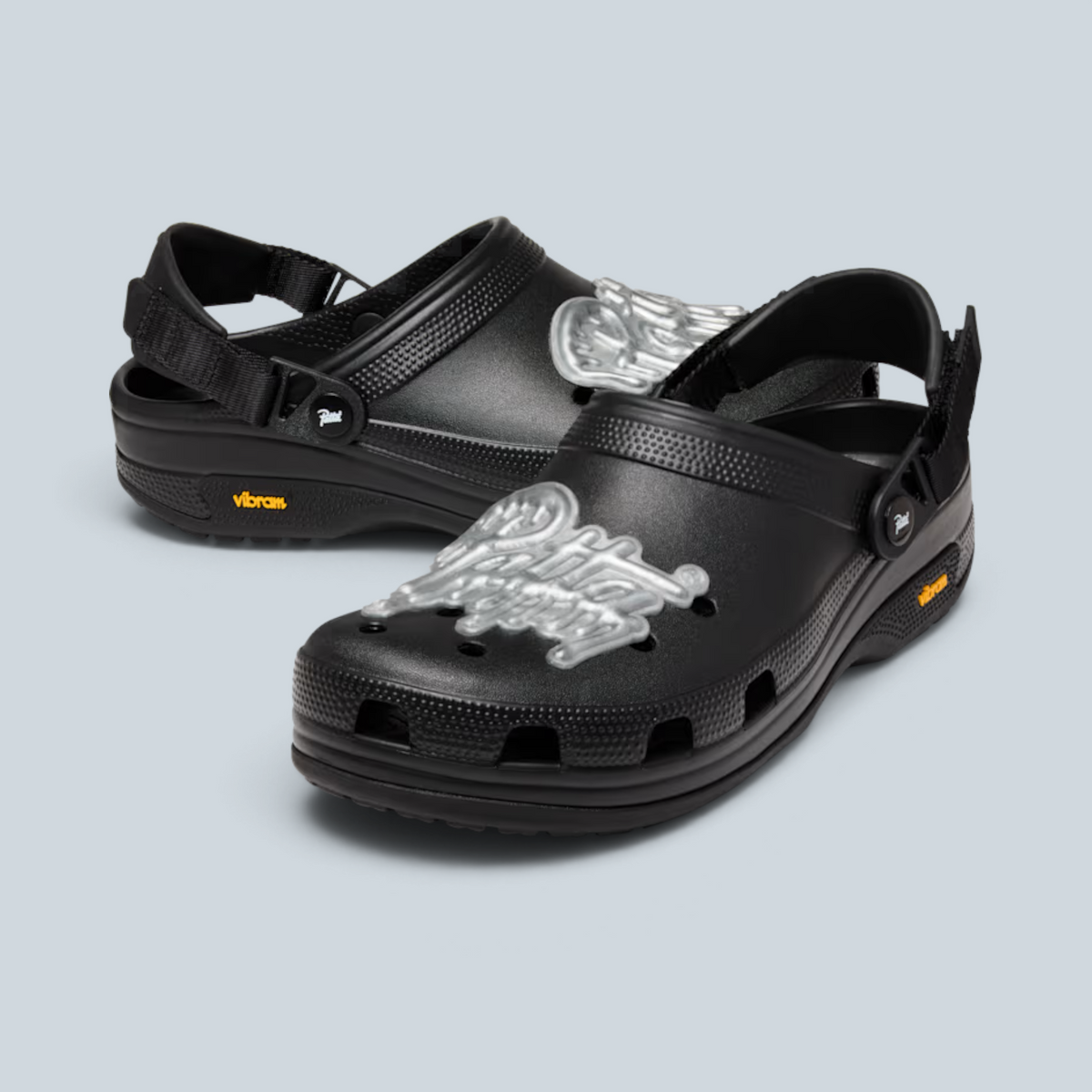 Sabots Saison Classic Clog noirs avec bride arrière ajustable, détails argentés et semelle extérieure Vibram