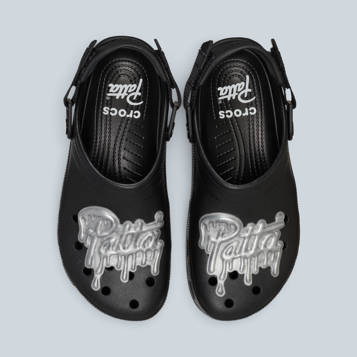 Sabots Saison Classic Clog noirs en mousse Croslite avec logo argenté Patta et bride arrière ajustable