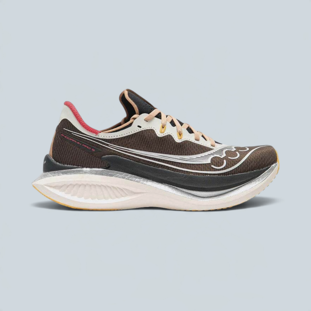 Chaussure de running Saison Saucony x Highsnobiety Endorphin Pro 5 marron et crème avec plaque carbone