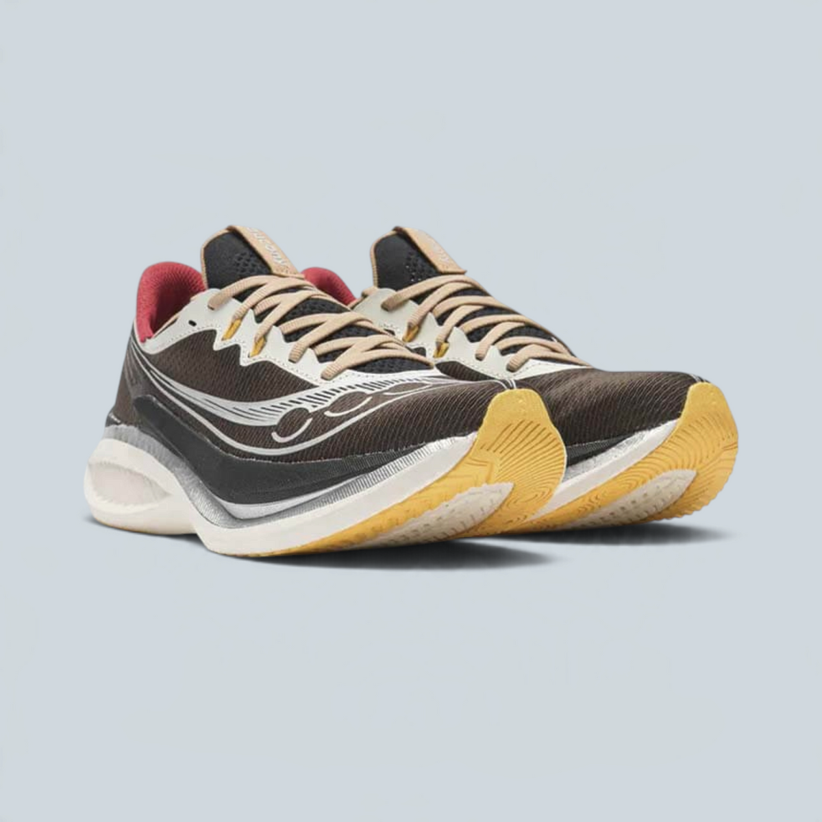 Chaussures de running Saison Saucony x Highsnobiety Endorphin Pro 5 marron et crème avec plaque carbone