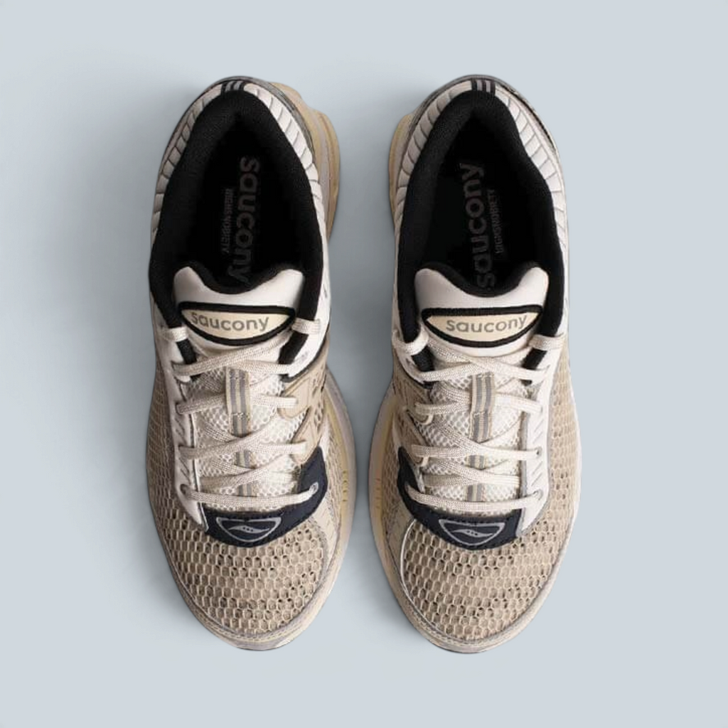 Baskets Saucony x Highsnobiety ProGrid Paramount OA Saison en mesh beige et noir avec détails techniques