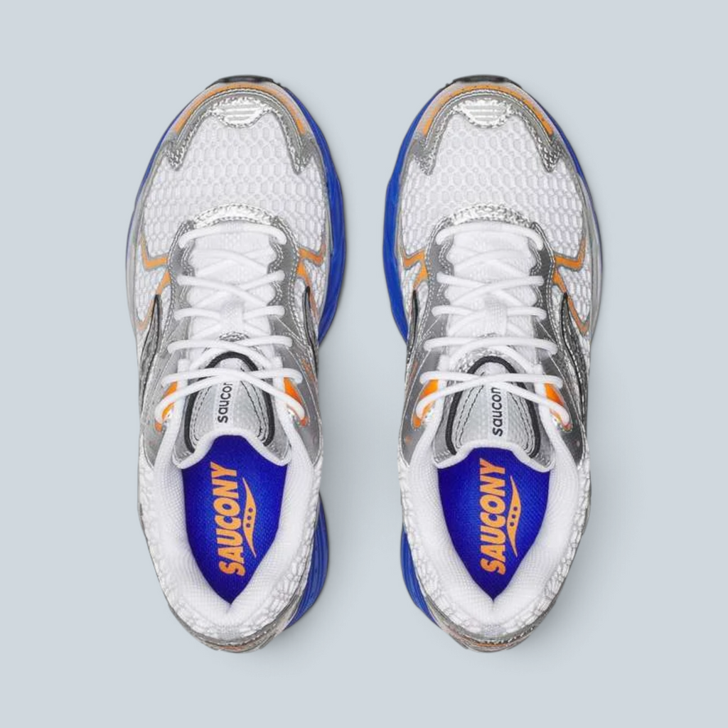 Baskets de running Saison Saucony ProGrid Ride 1 blanches et orange avec tige en mesh et détails réfléchissants