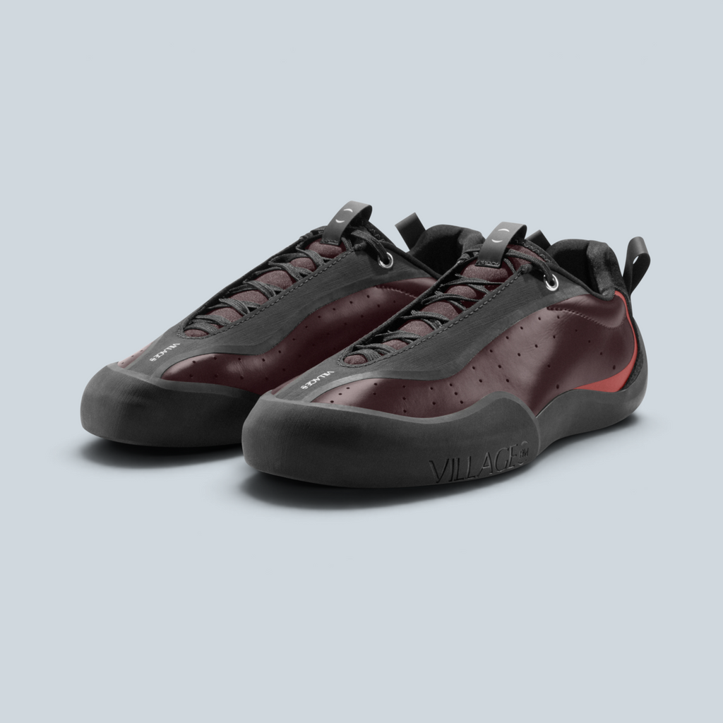 Sneakers basses Saison 2PM en cuir synthétique bordeaux et noir avec détails perforés et semelle robuste