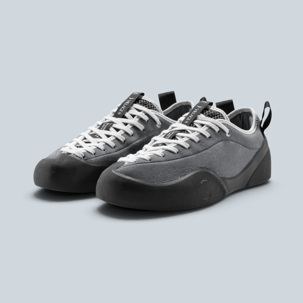 Sneaker basse Saison 1PM en cuir suédé gris avec semelle noire et lacets blancs