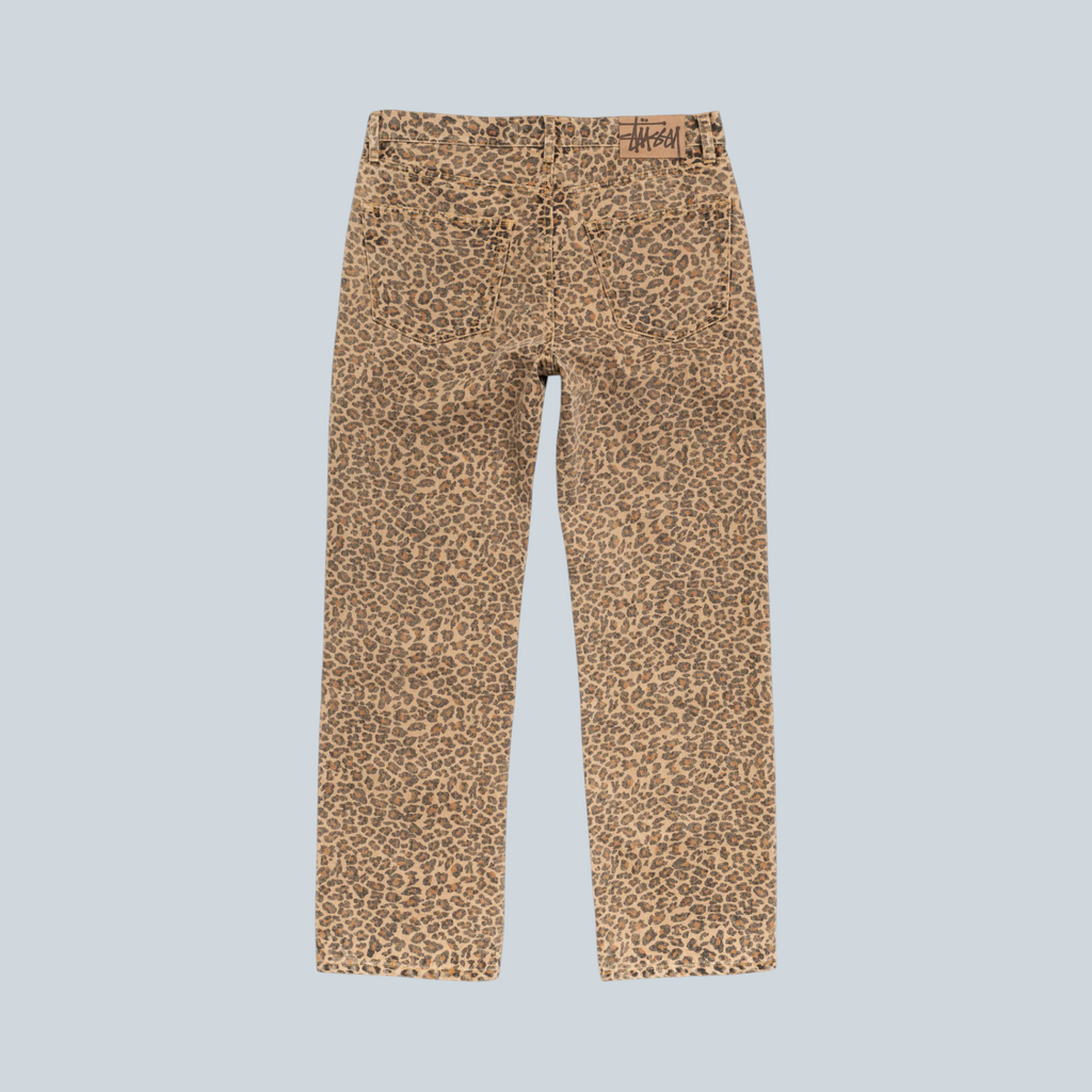 Jean Stüssy New Classic Vintage à motif léopard en denim 100% coton, vue arrière avec étiquette de marque