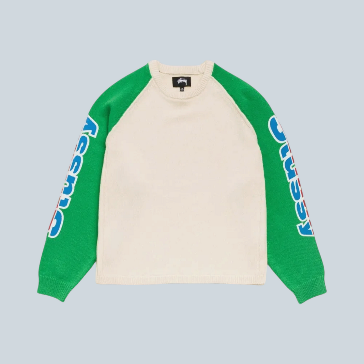 Pull raglan bicolore Saison Stüssy en laine mérinos et coton, corps naturel, manches vertes avec logo bleu