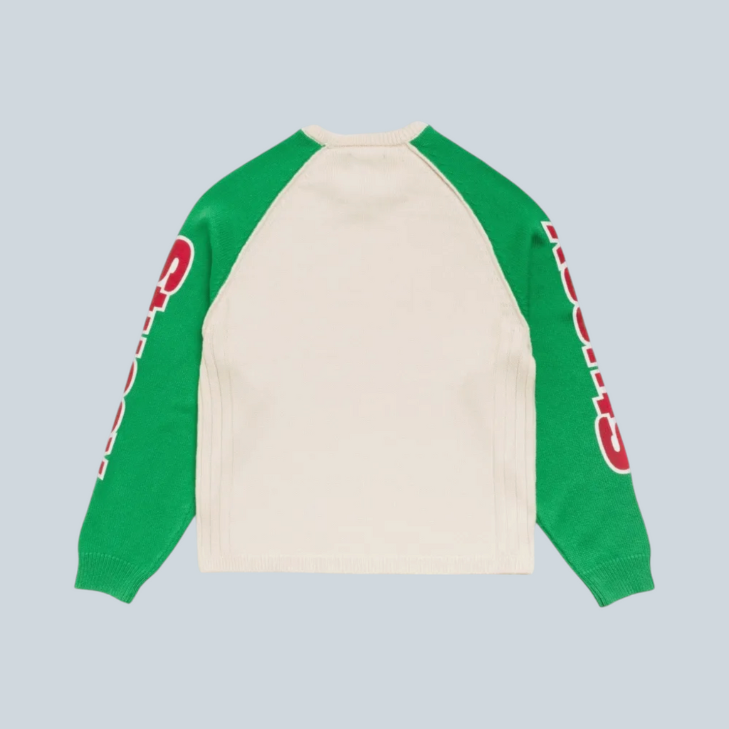 Pull raglan bicolore Saison Stüssy en laine mérinos et coton, corps beige, manches vertes avec logo rouge